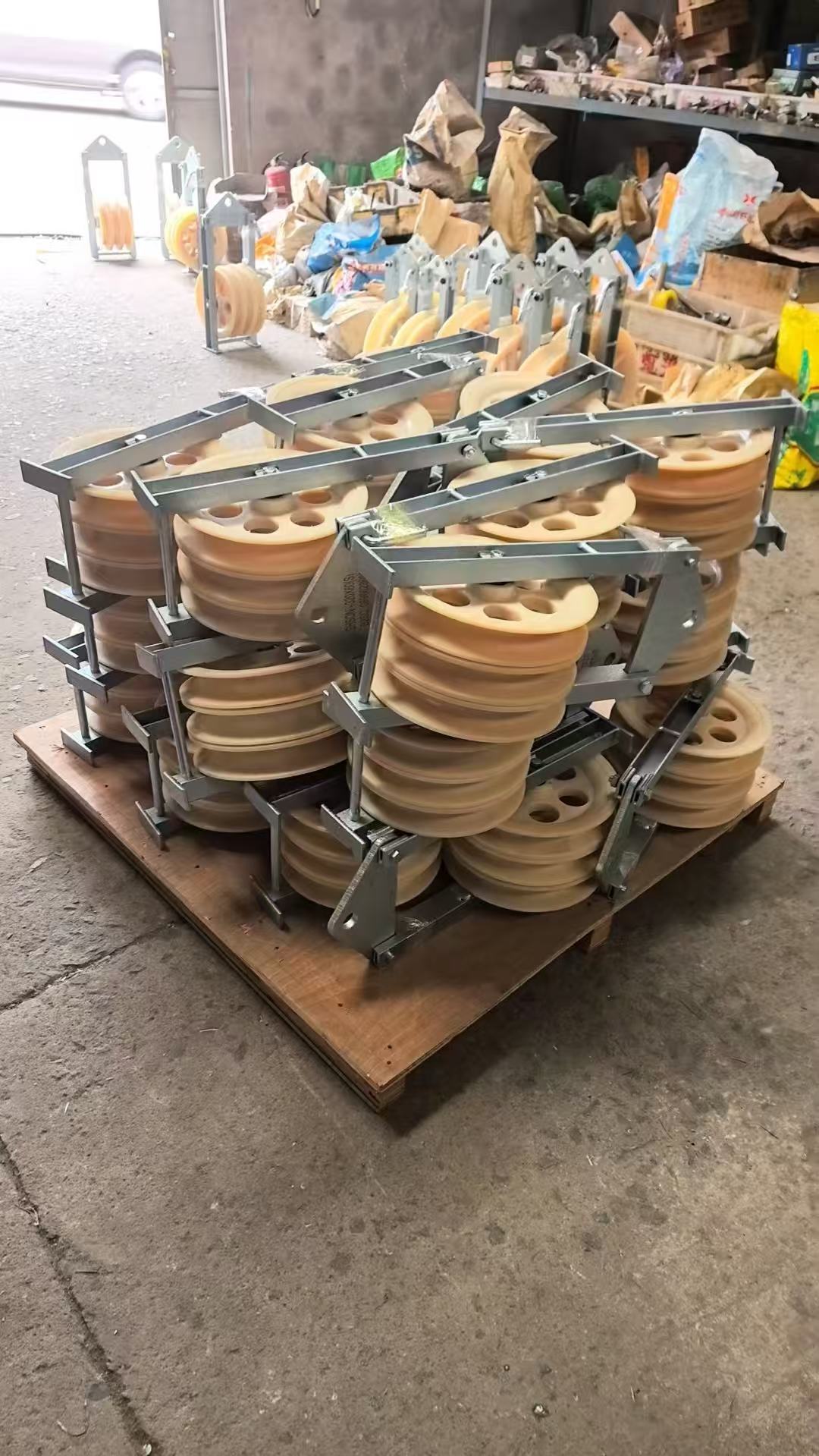 最新の企業ブログについて 送電線プロジェクトのための正しい反扭曲鋼鉄ワイヤロープを選択する方法