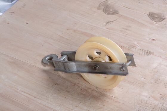 購入 Hooke Type Cable Roller Stringing Pulley with 15KN Rated Load 200*60 Nylon Wheel for Overhead Cable Pulling online manufacture