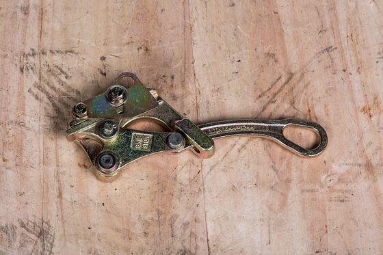 購入 3T Cable Come Along Clamp for 16–32mm Power Lines with Durable Steel Construction online manufacture