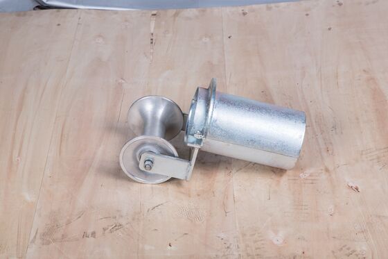 購入 頑丈な鋼鉄ケーブル入口 1 年間の保証と4.3kgの重量で,簡単にワイヤーを供給するベルマウスローラー online manufacture