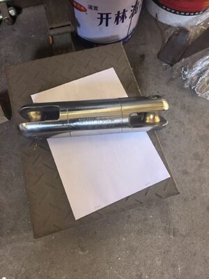 購入 重用8トンの回転線ロープコネクタ 高強度合金鋼と反扭曲回転設計 online manufacture