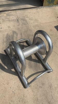 10KN定格荷重 高耐久性アルミニウム製直線ケーブルローラー 地下および架空ケーブル設置におけるスムーズなワイヤー引き