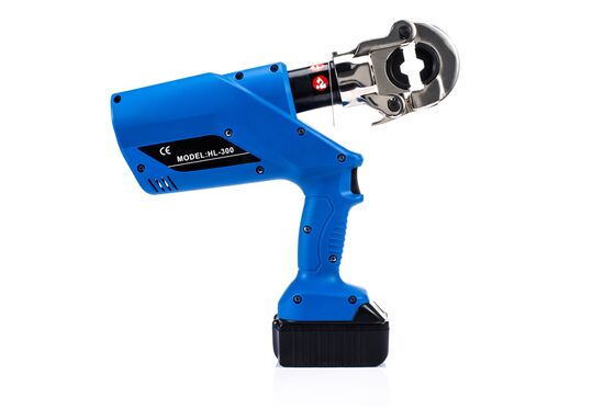 銅とアルミニウム管の 10~300mm2の範囲で 18V電池駆動の水道管プレスツールです