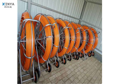 電気地下ケーブルはケーブル ダクトのRodders Conduitingケーブルの押し棒に用具を使います