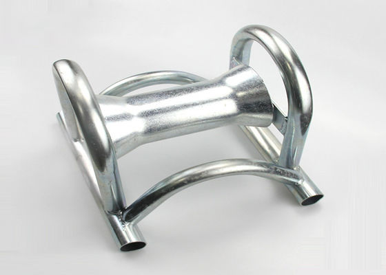 効率的なケーブル設置のために10KNの名乗負荷を持つ亜鉛塗装鋼橋型ケーブルローラー